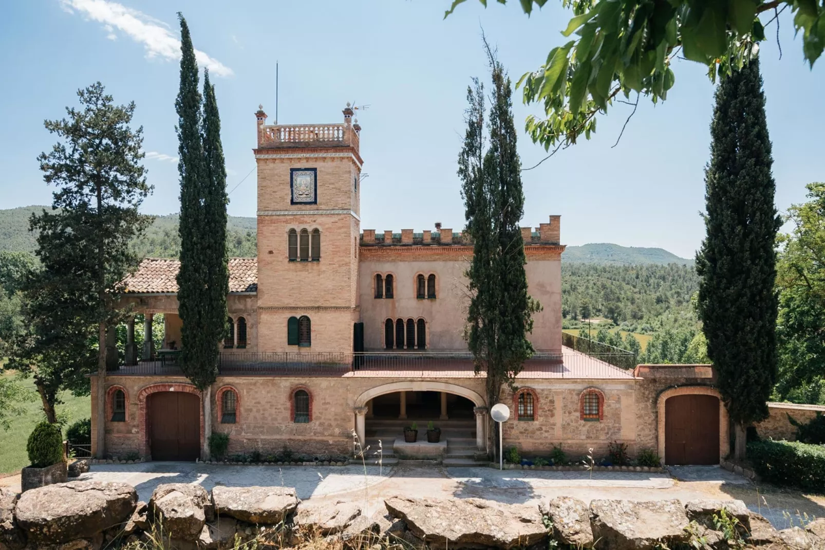 La vila Argençola-Exterior summer