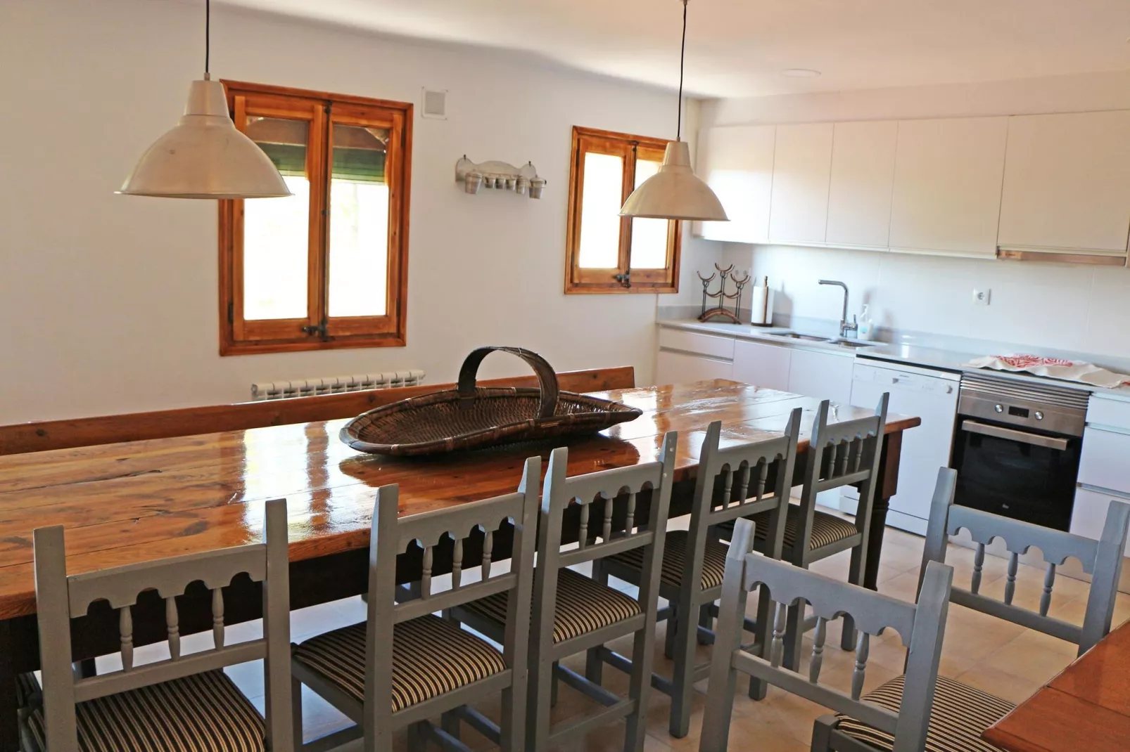 La vila Argençola-Dining room