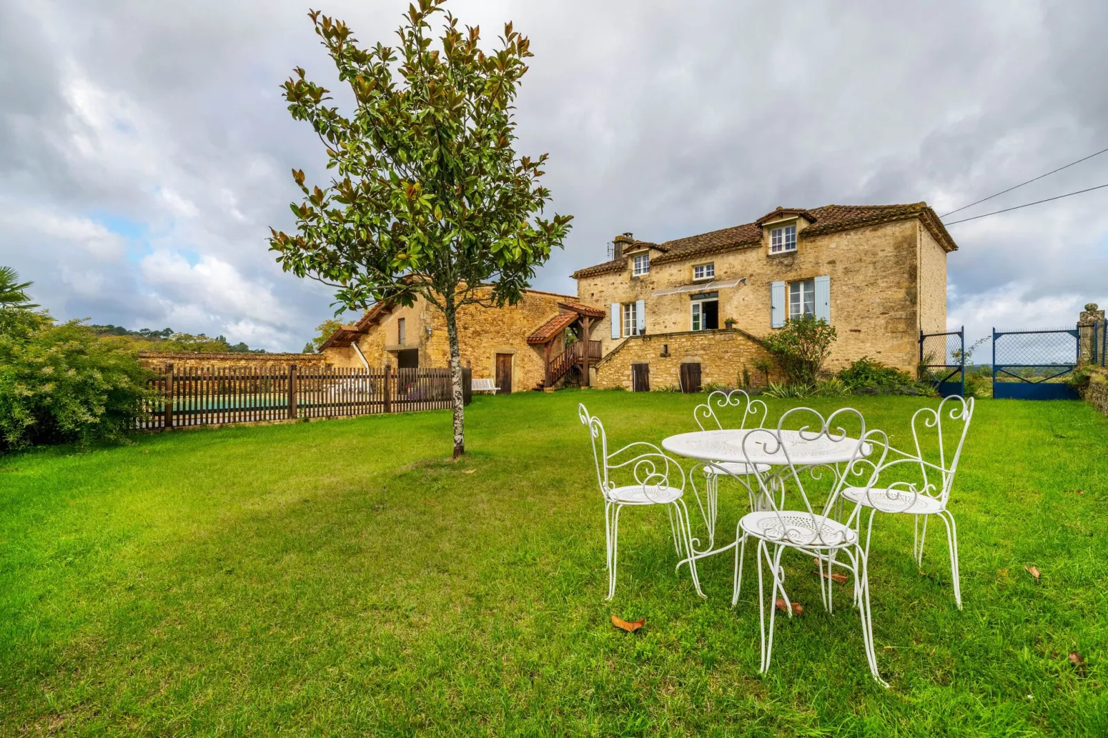 Maison fabuleuse-Gardens summer