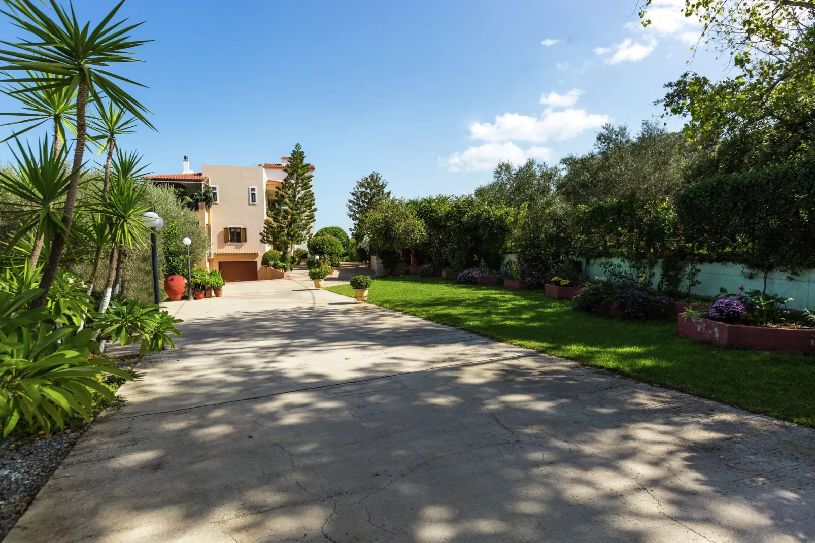 Romantic Apartment-Exterior summer