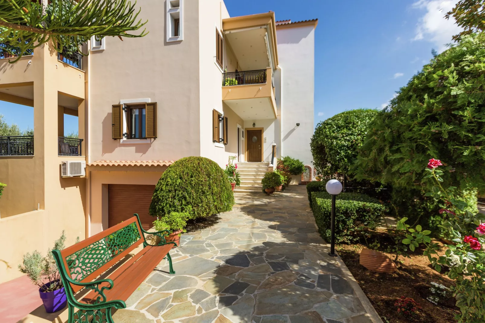 Romantic Apartment-Exterior summer