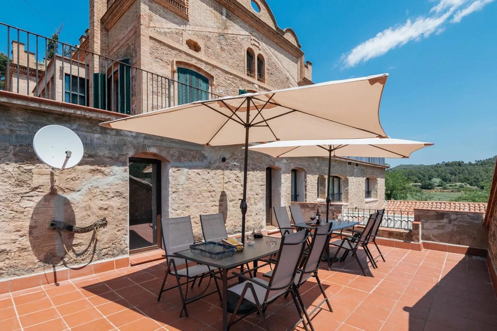 La vila Argençola-Terrace balcony