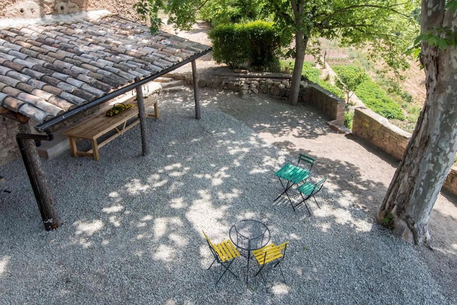 La vila Argençola-Gardens summer