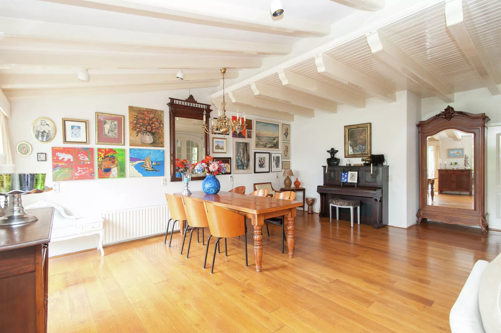 Anna's Place-Dining room