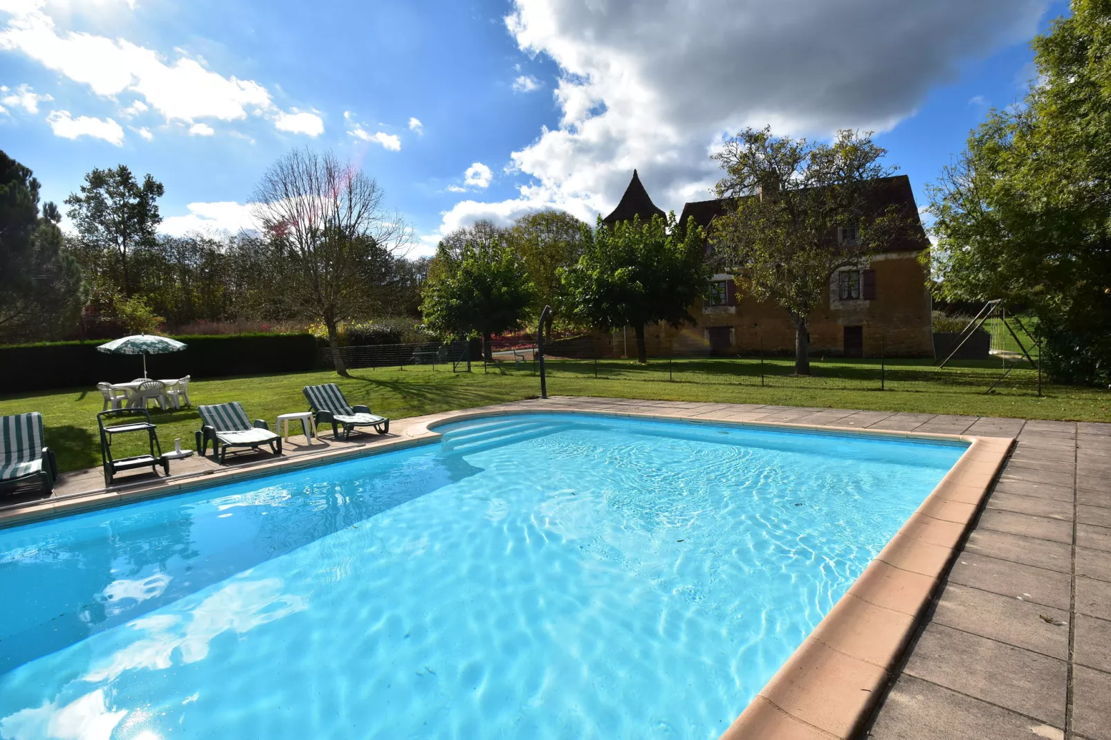 Maison de vacances Besse les Vitarelles 6 p-Pool