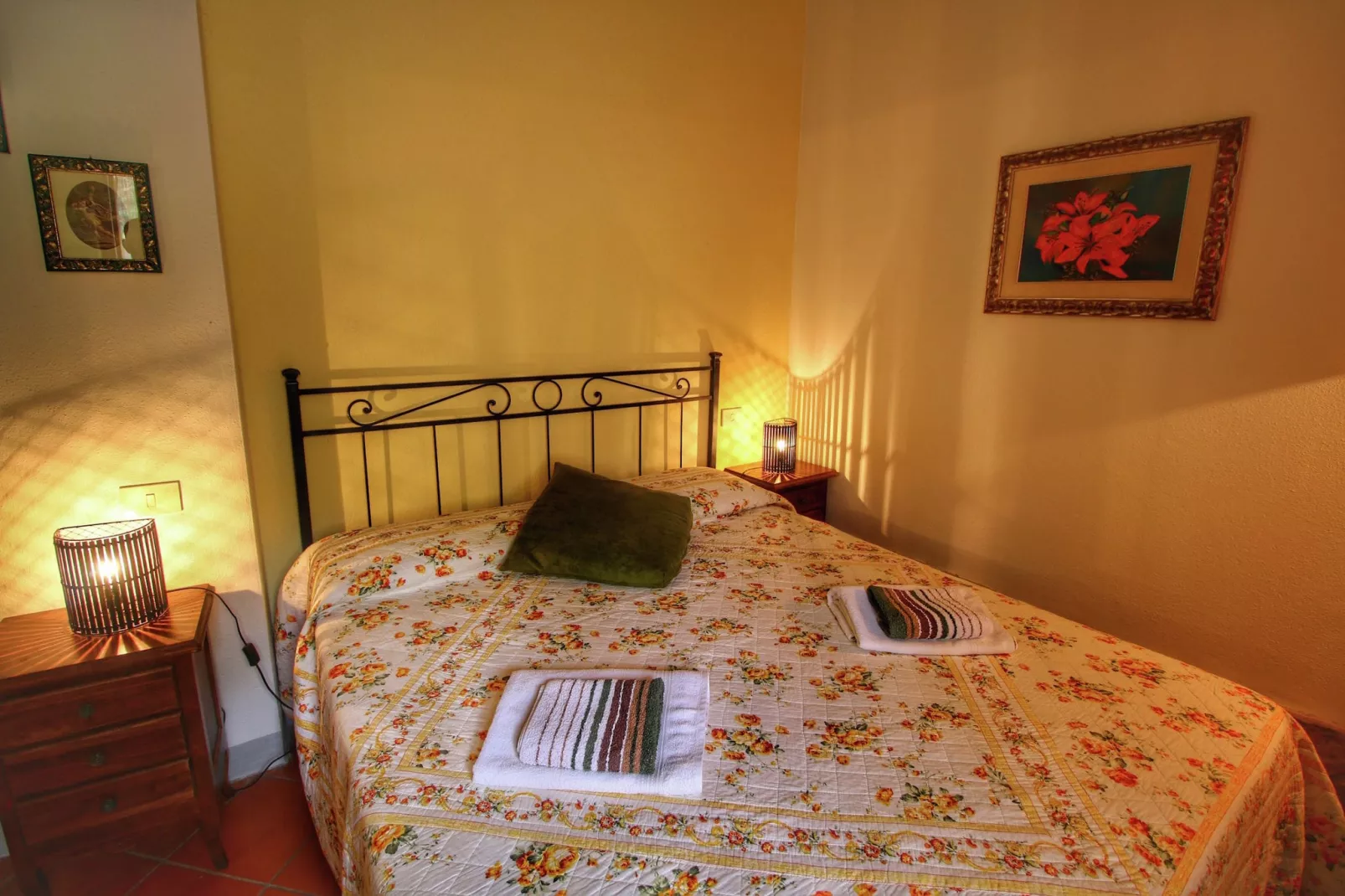 Viole-Bedroom