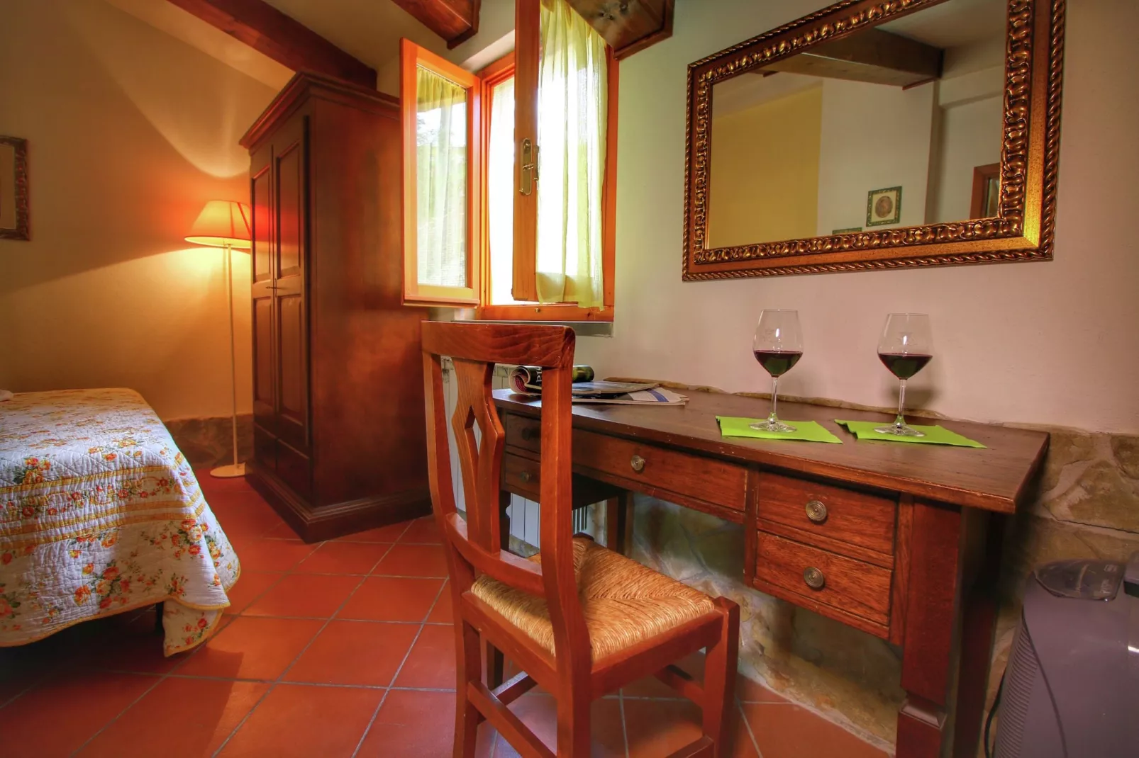 Viole-Bedroom