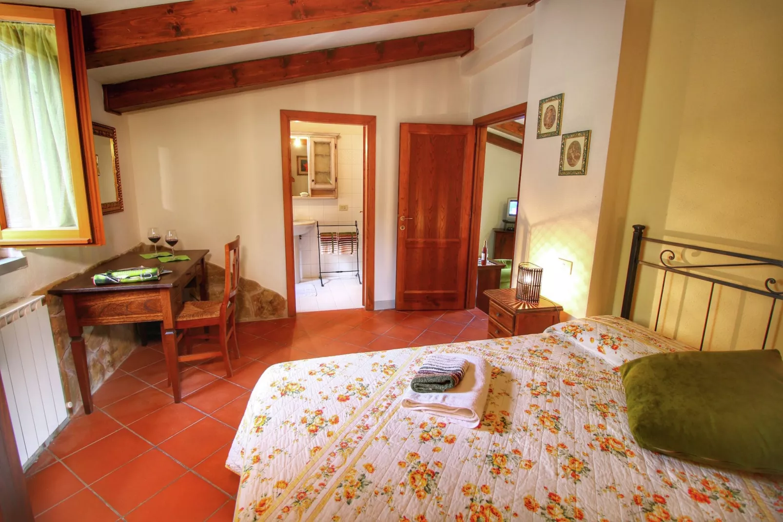 Viole-Bedroom