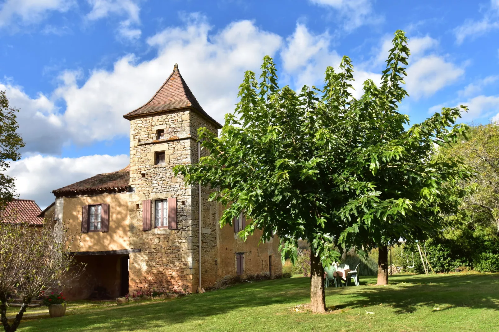 Maison de vacances Besse les Vitarelles 6 p-Exterior summer