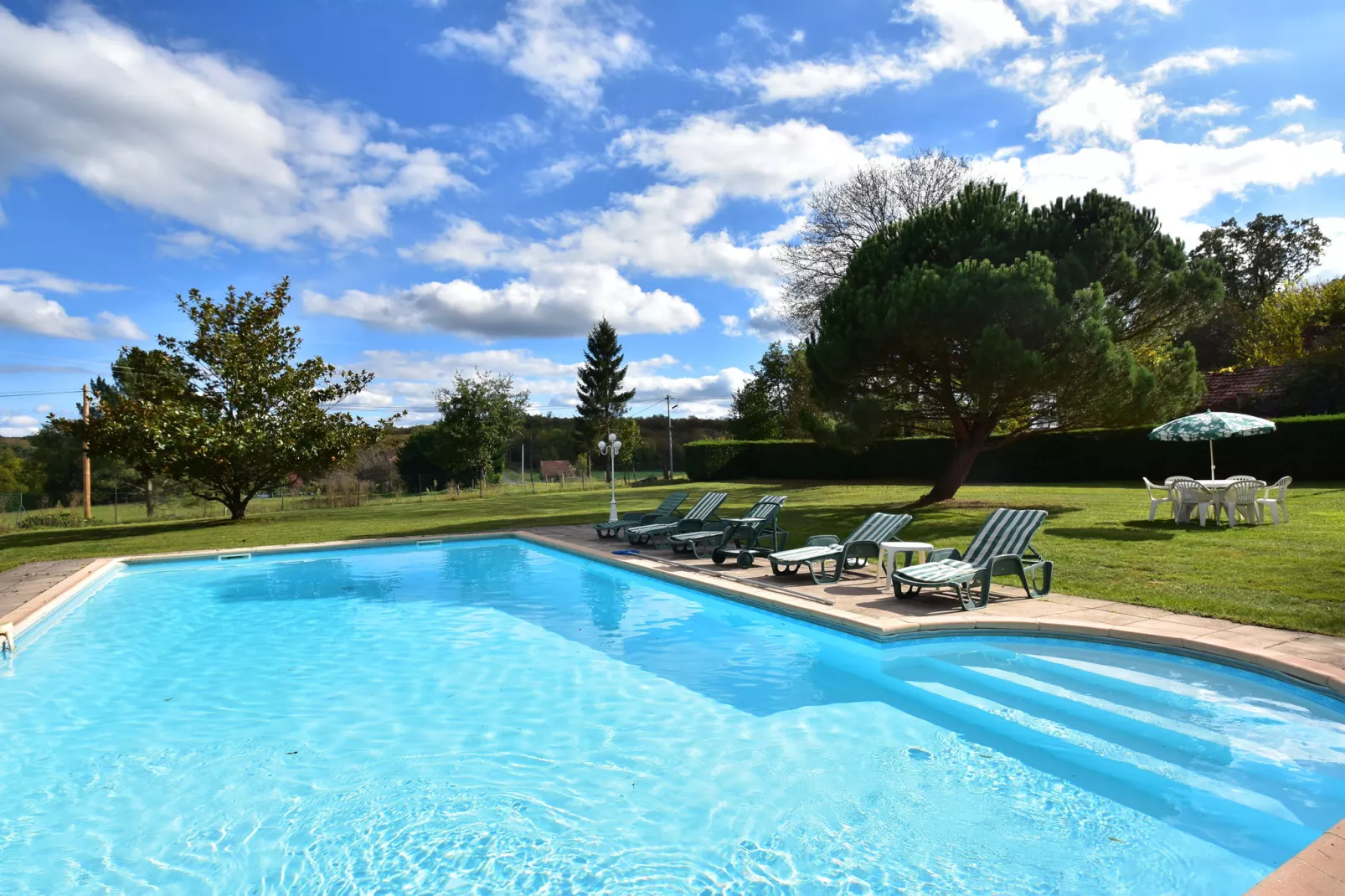 Maison de vacances Besse les Vitarelles 6 p-Pool