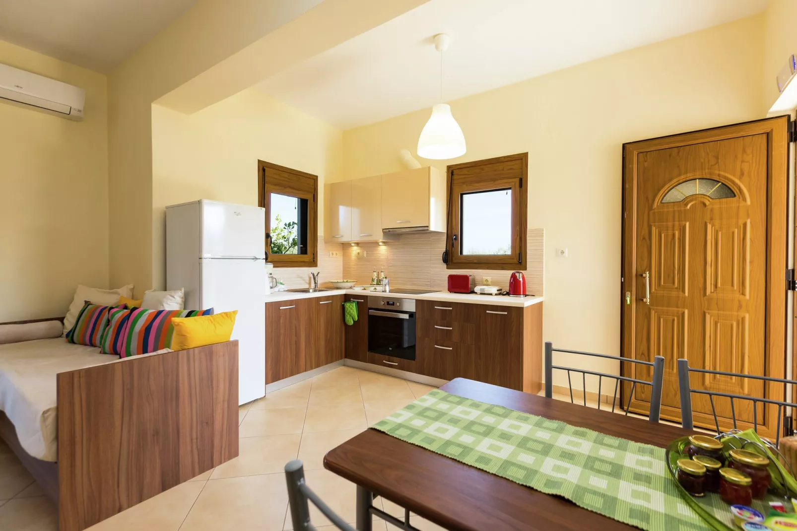 Oil Apartment-Kitchen