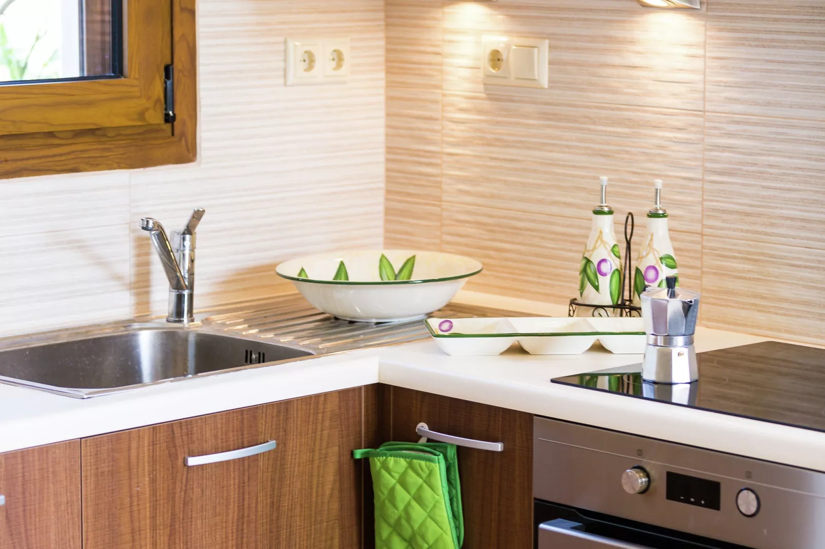 Oil Apartment-Kitchen