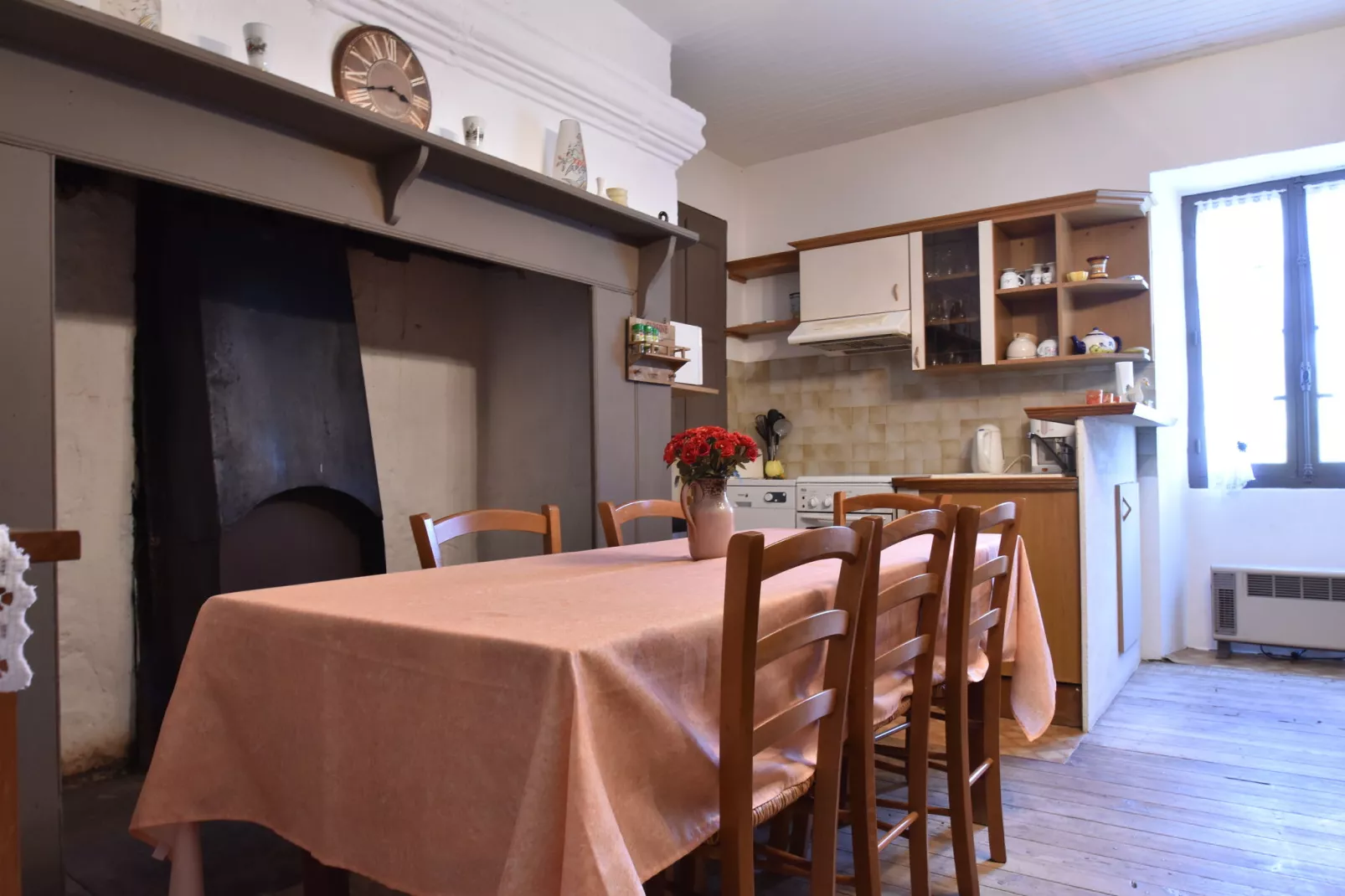 Maison de vacances Besse les Vitarelles 6 p-Dining room