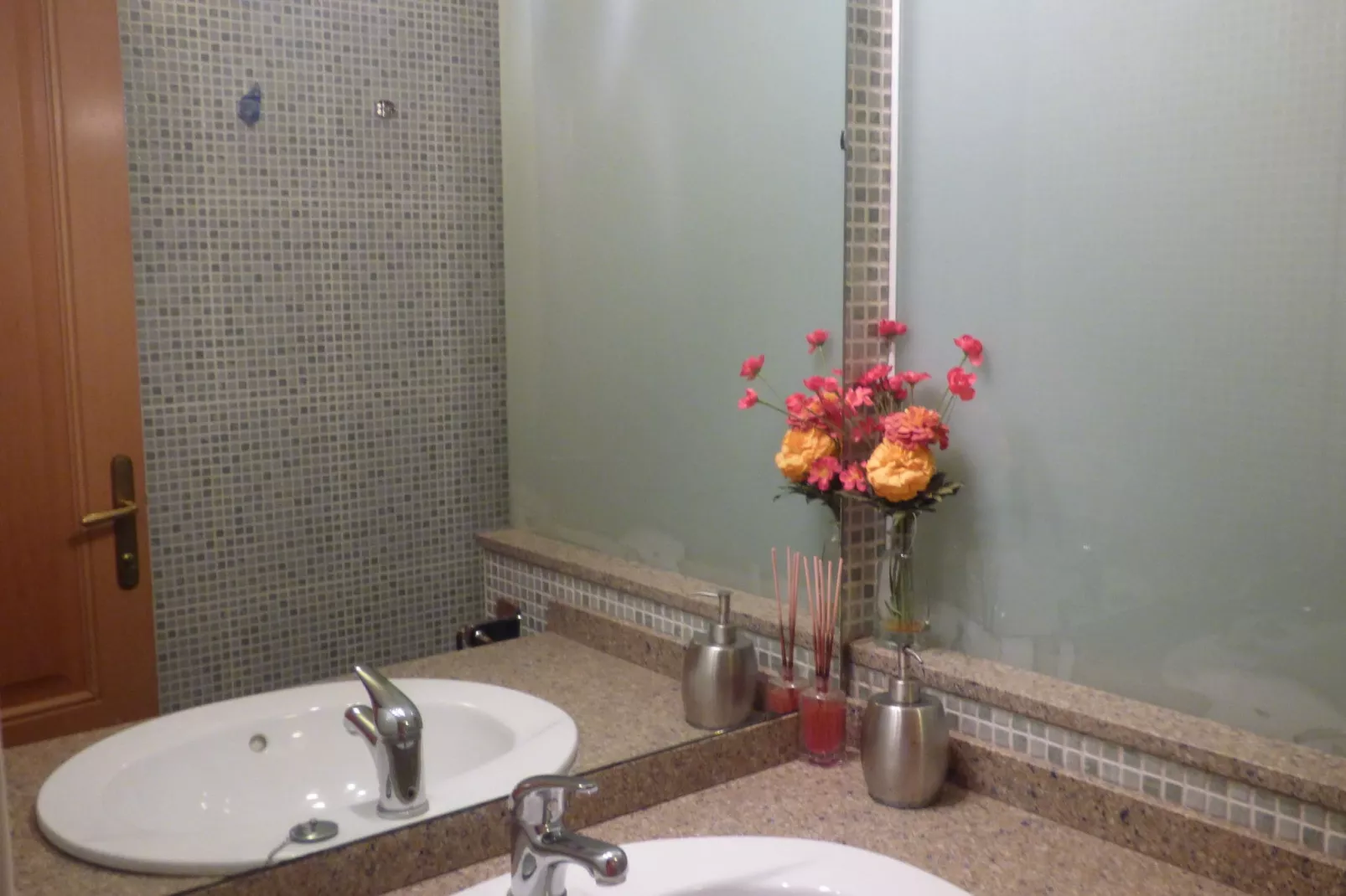 Mas Set Rengs-Bathroom