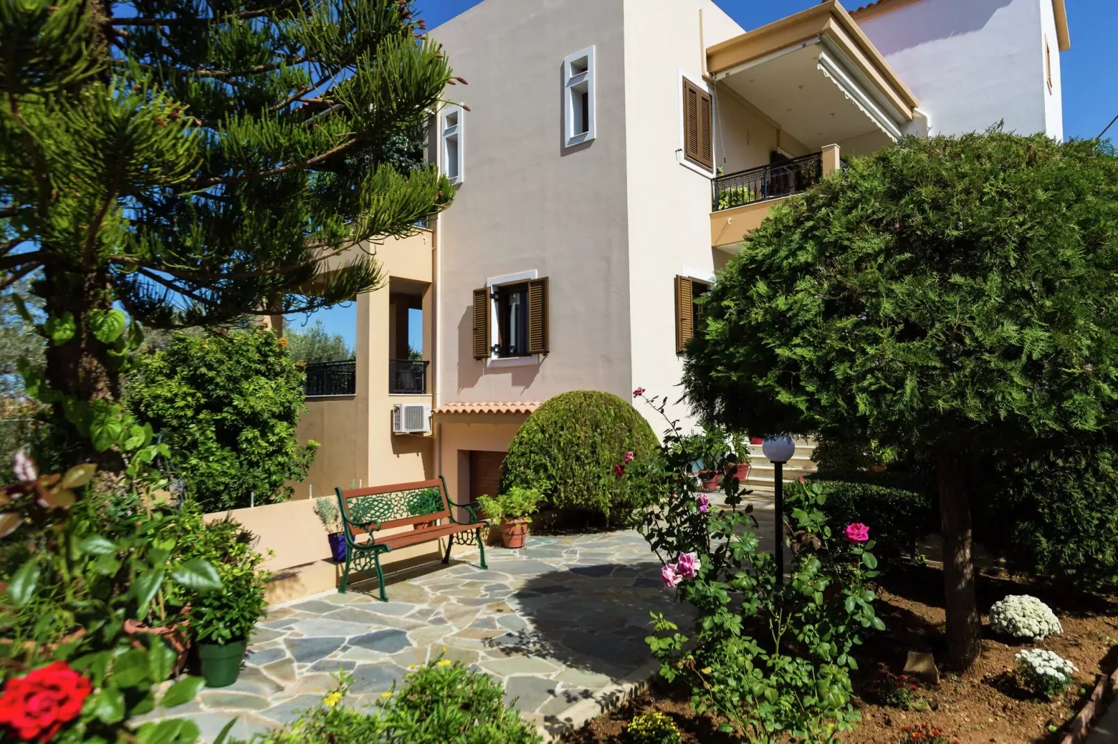 Oil Apartment-Gardens summer