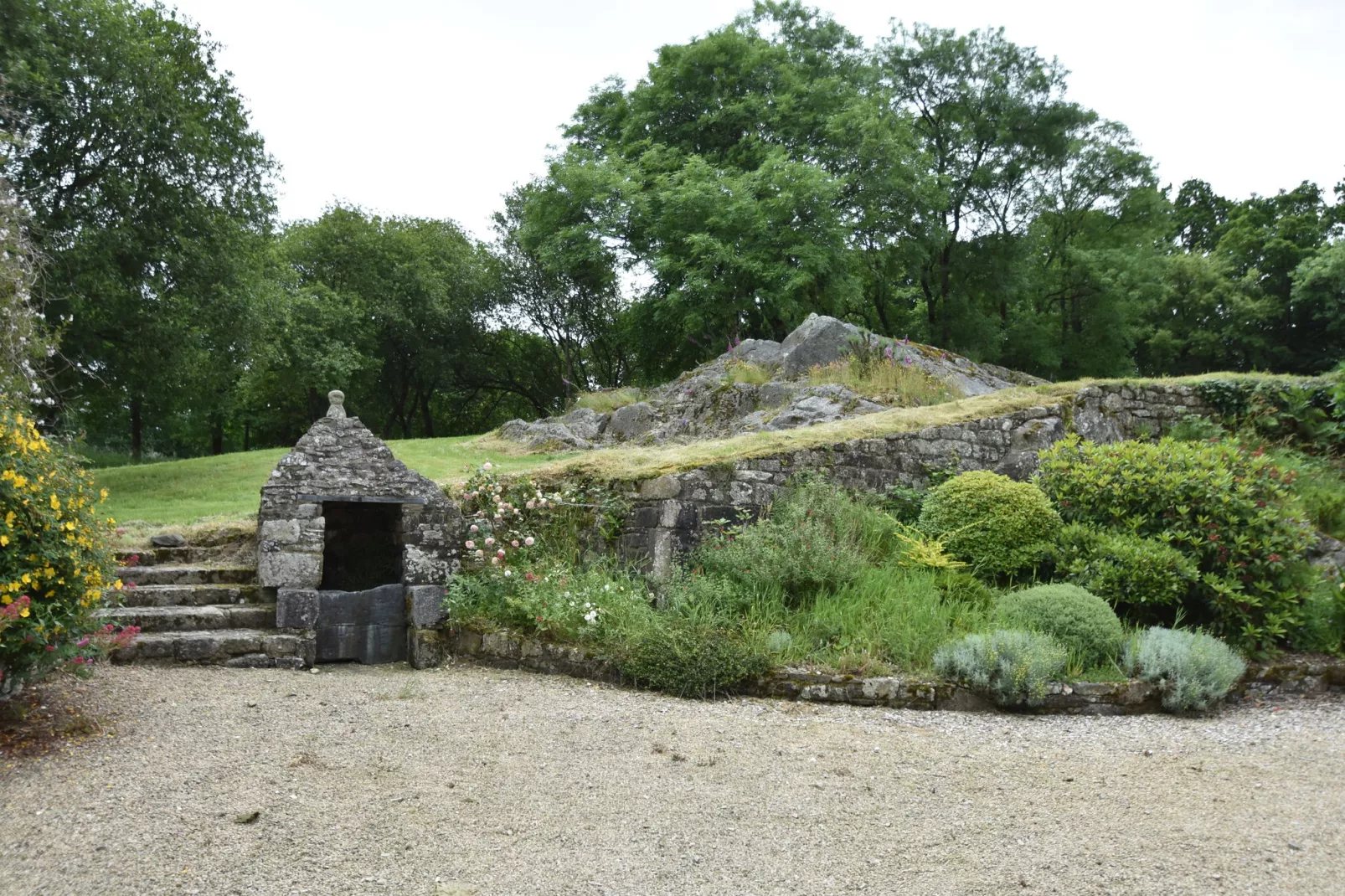 Le Manoir de Coatanscour-Gärten Sommer