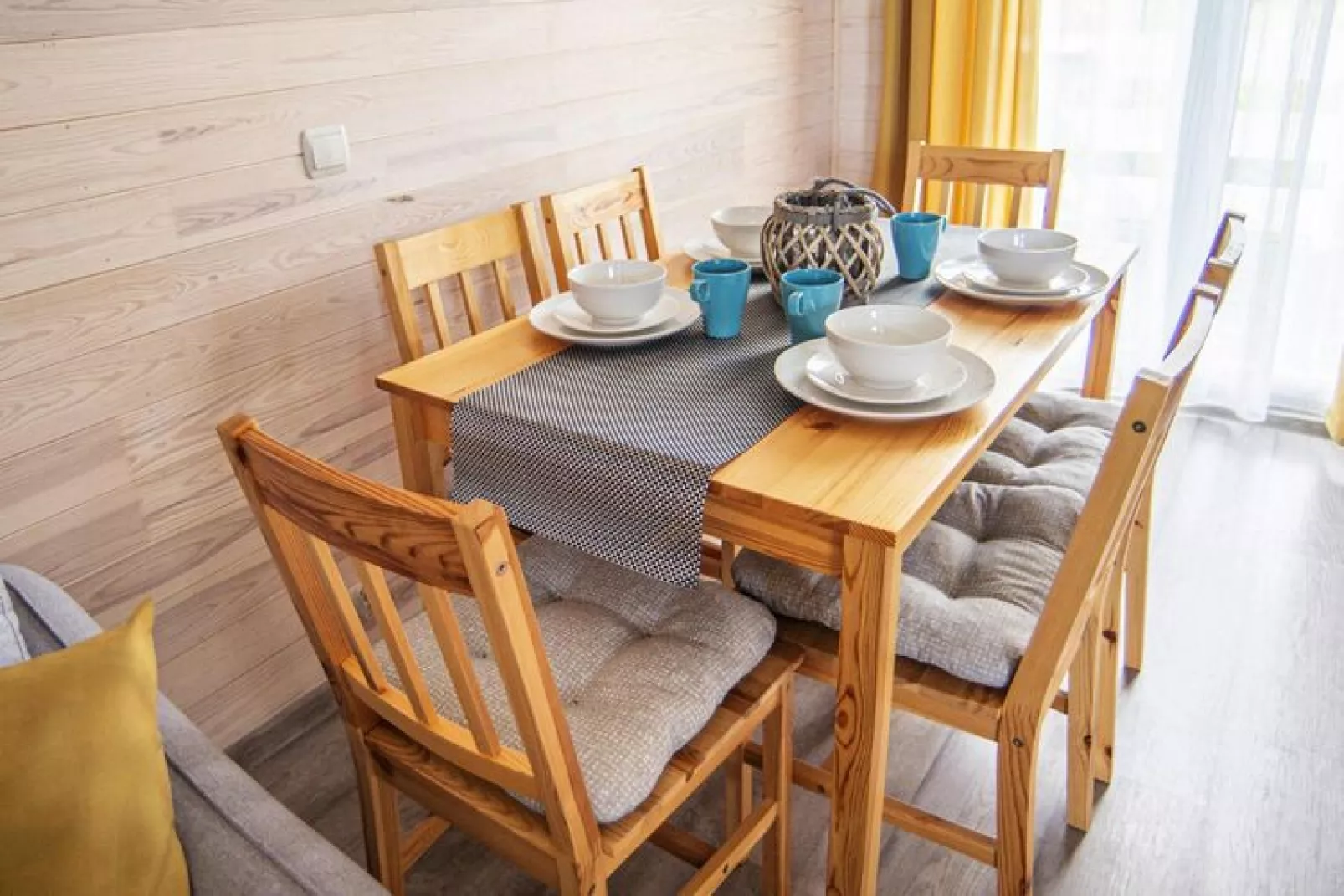 Domki STANDARD PLUS Rewal-Esszimmer