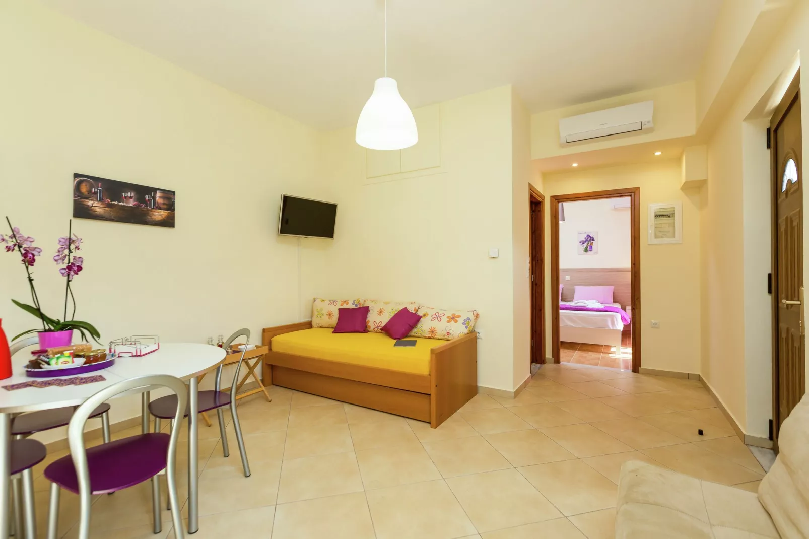 Wine Apartment-Living room