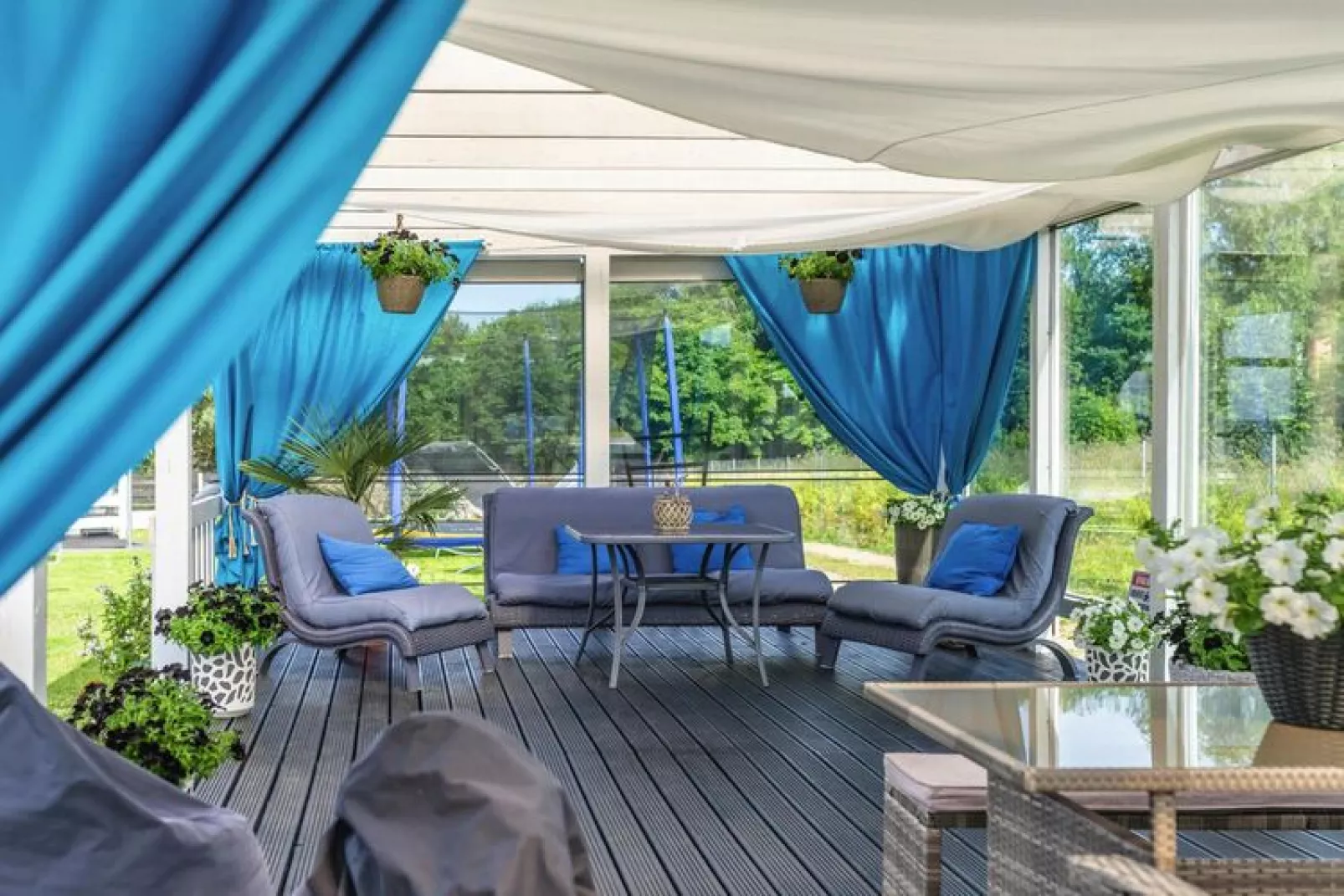 Domki STANDARD PLUS Rewal-Terrasse