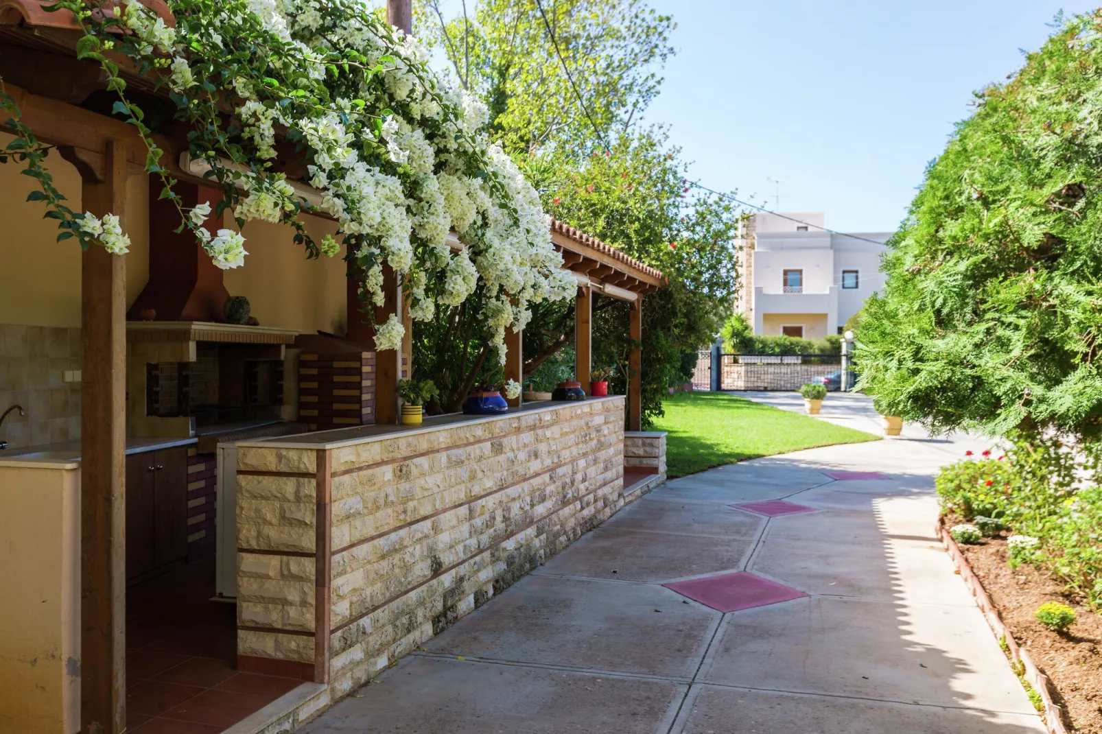 Wine Apartment-Gardens summer