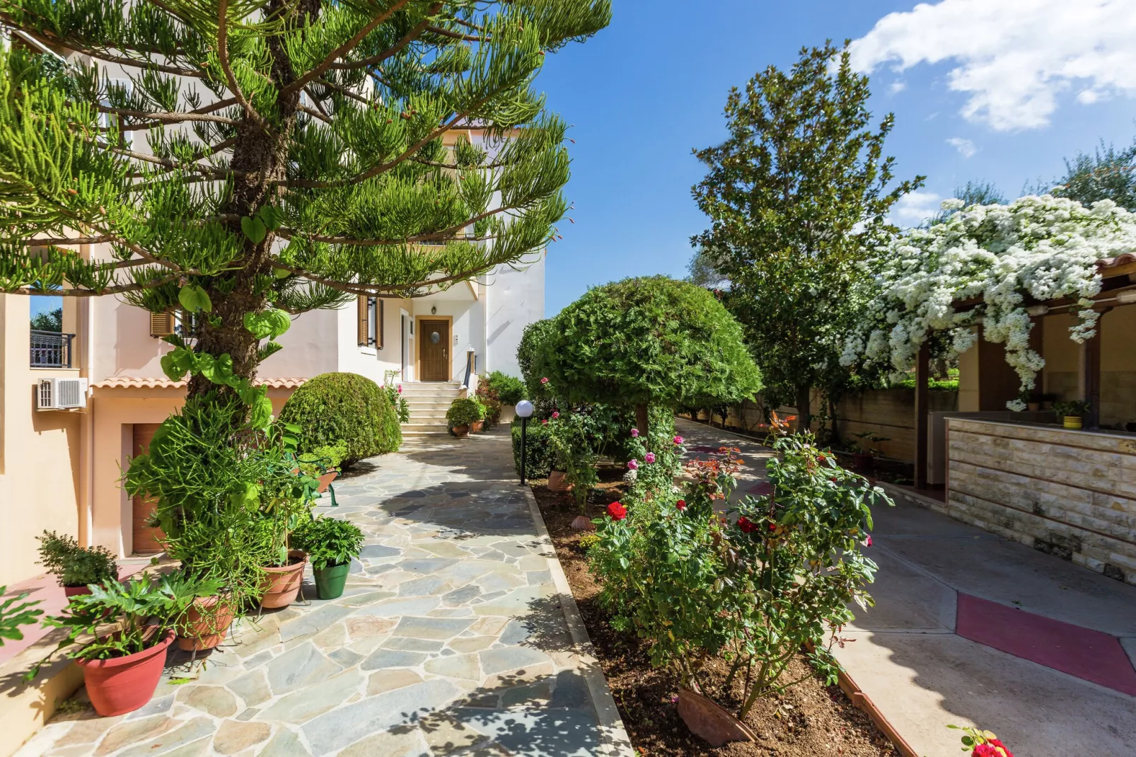 Wine Apartment-Gardens summer