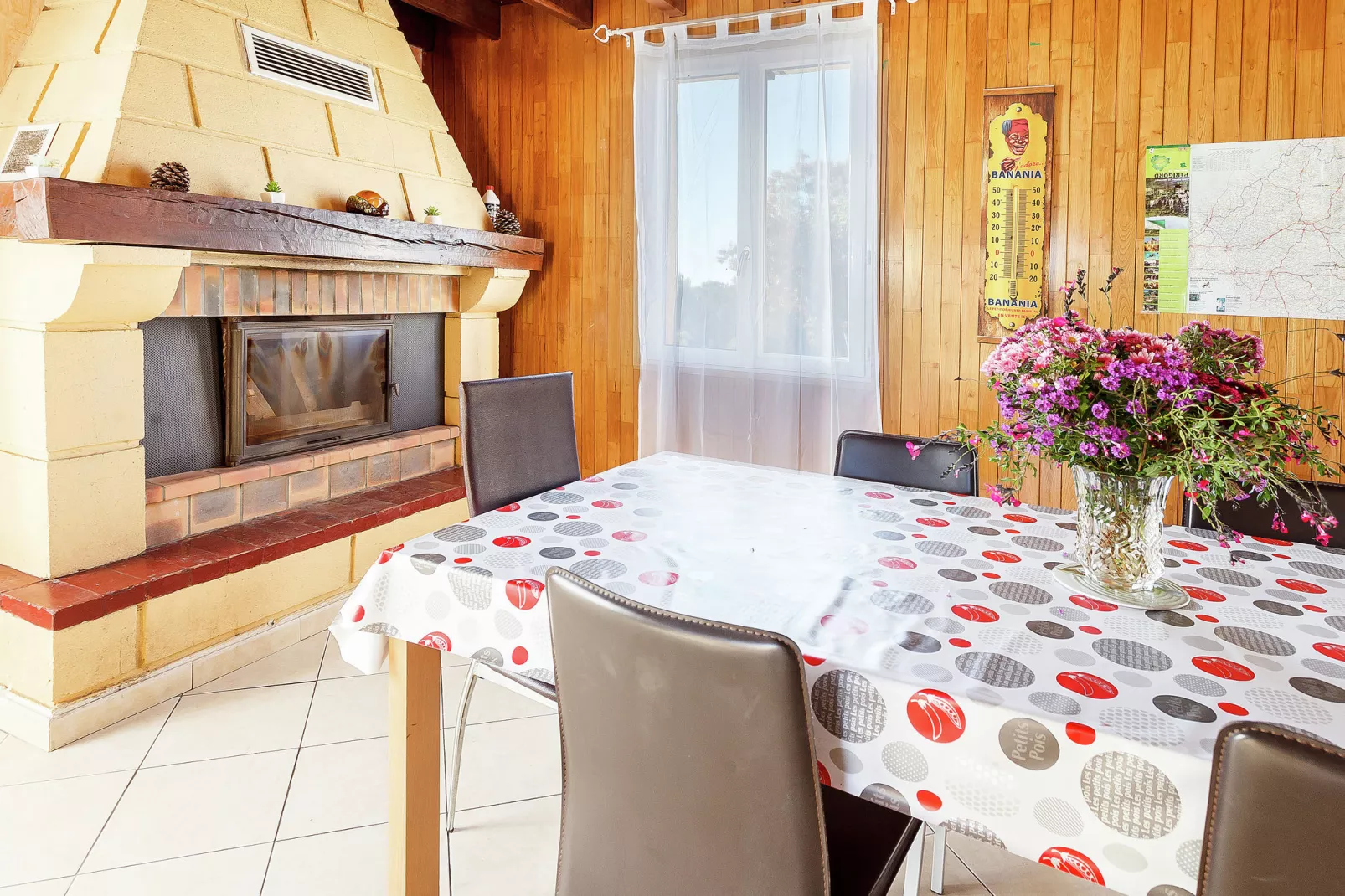 Maison de vacances Prats du Périgord  	Mas de Mouly-Dining room