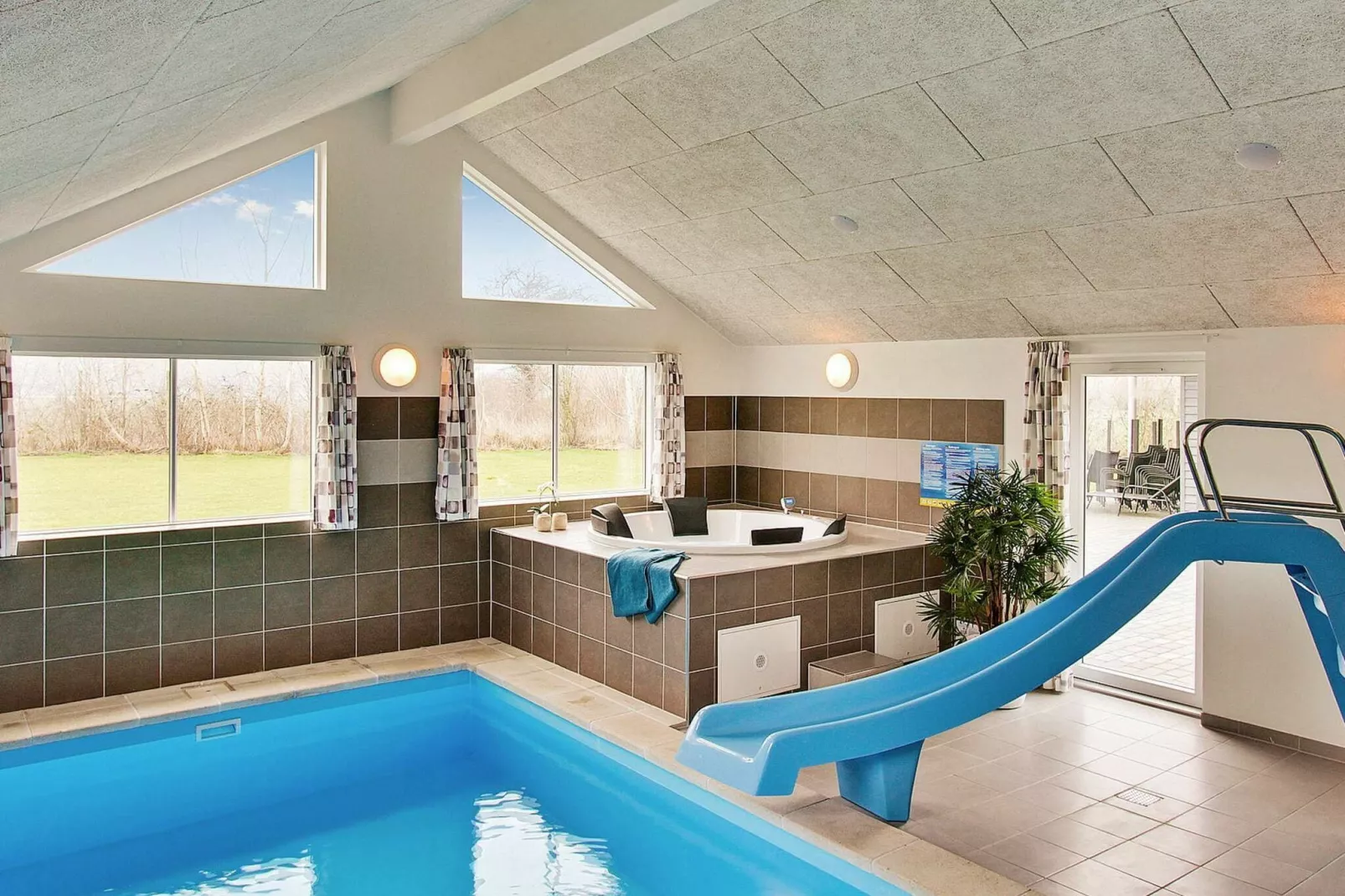 TYP 345-Pool