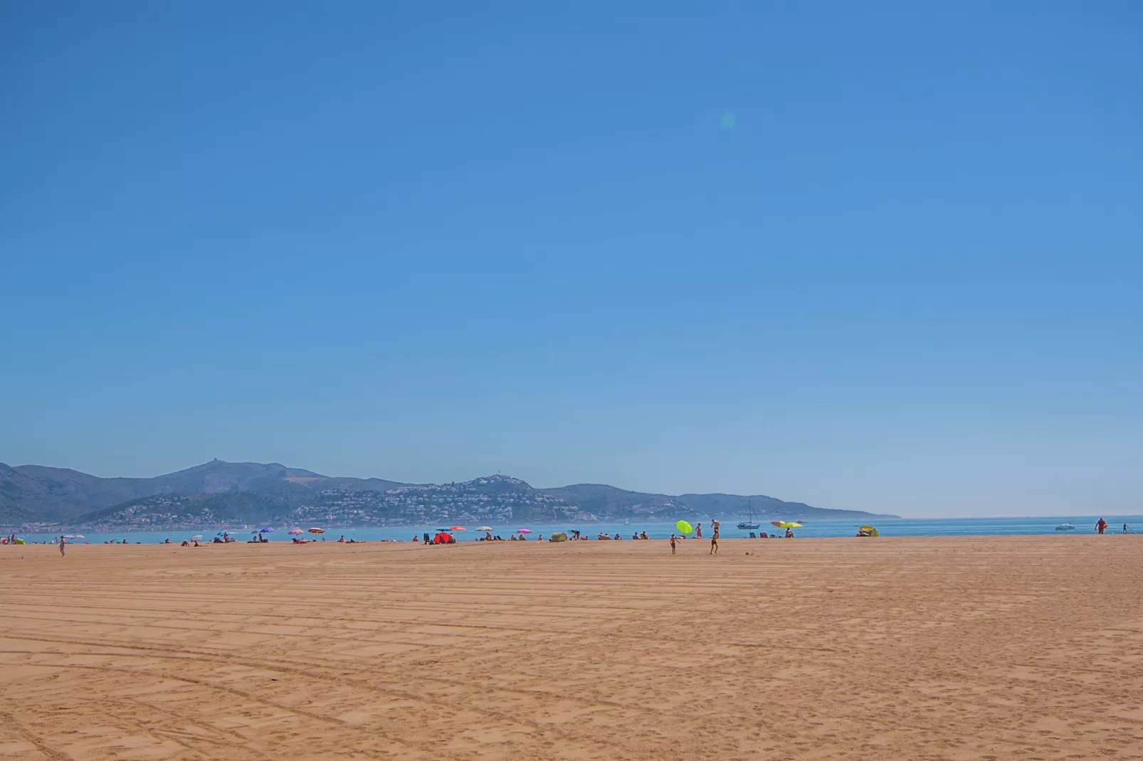 Comte de Empuries Apt  C-Areas summer 1km