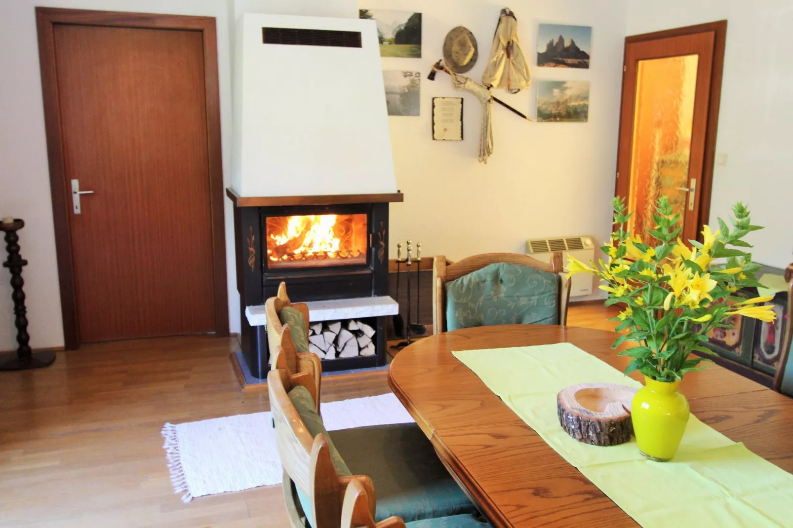 Haus Ella-Living room