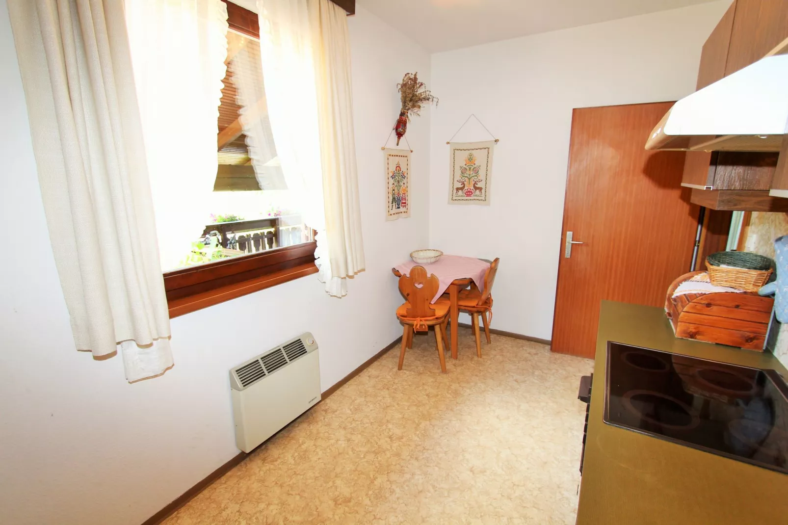 Haus Ella-Kitchen