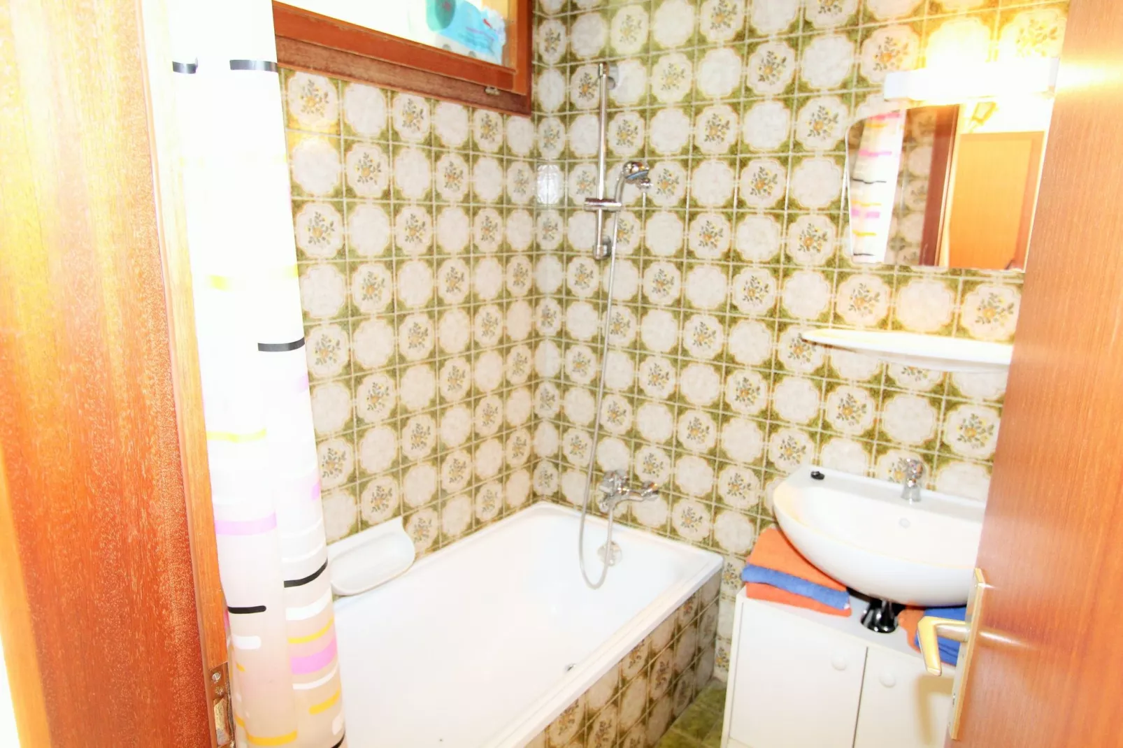 Haus Ella-Bathroom