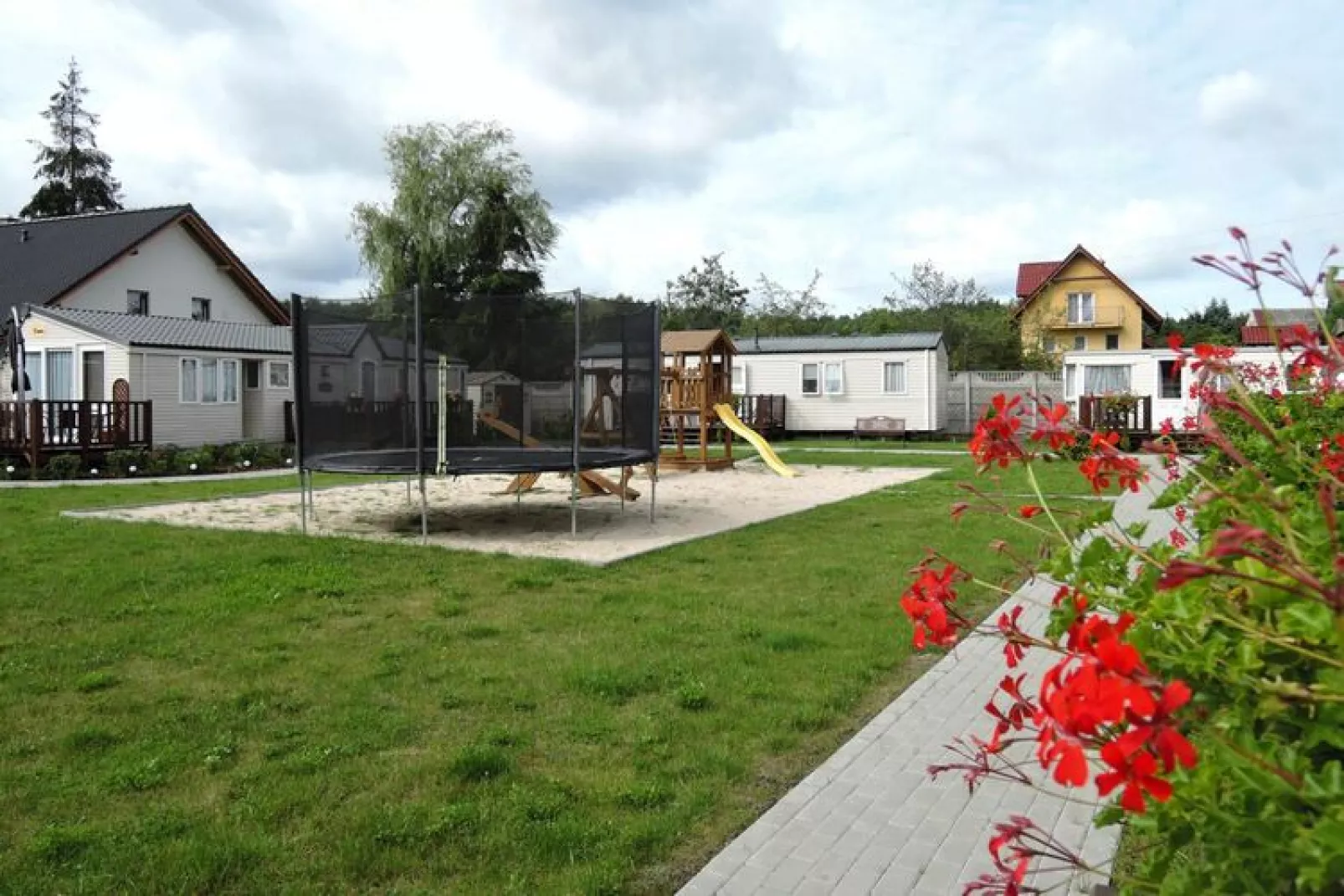 Holiday homes by the lake Kolczewo 1-4 pers-Gardens summer