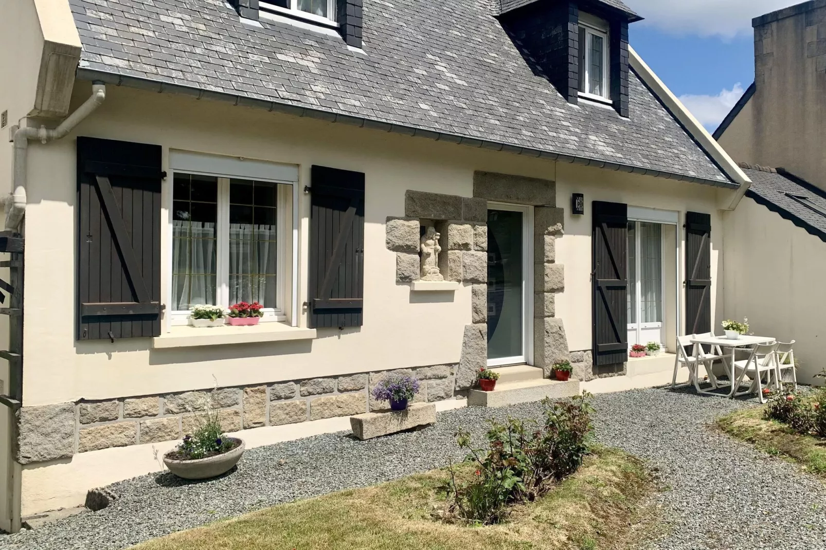 Maison Guerlesquin-Exterior summer