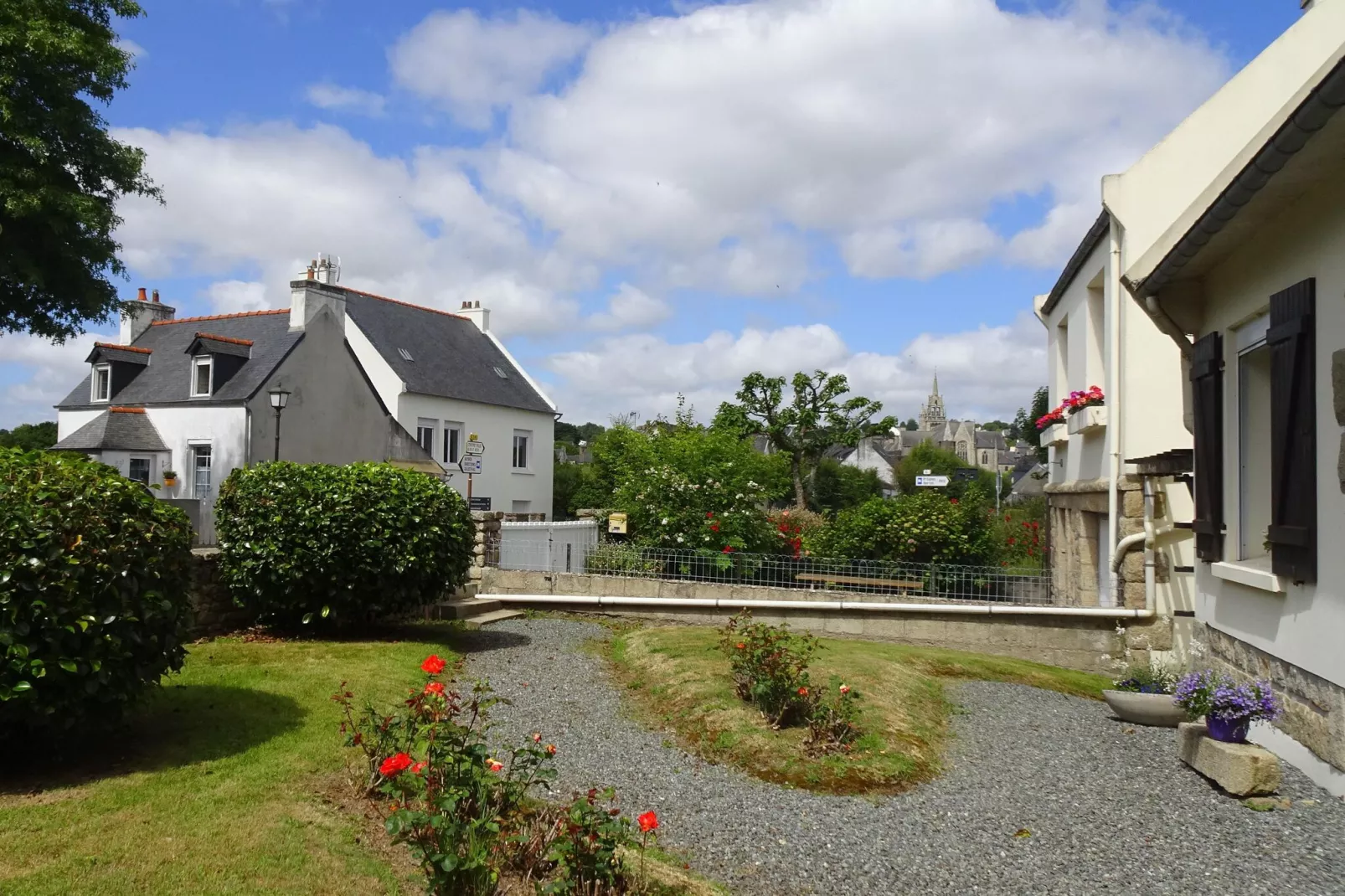 Maison Guerlesquin-Gardens summer
