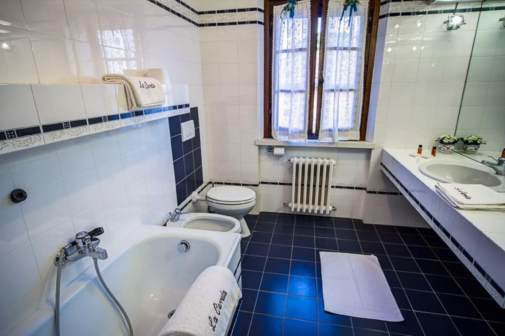 Villa del Lago-Bathroom