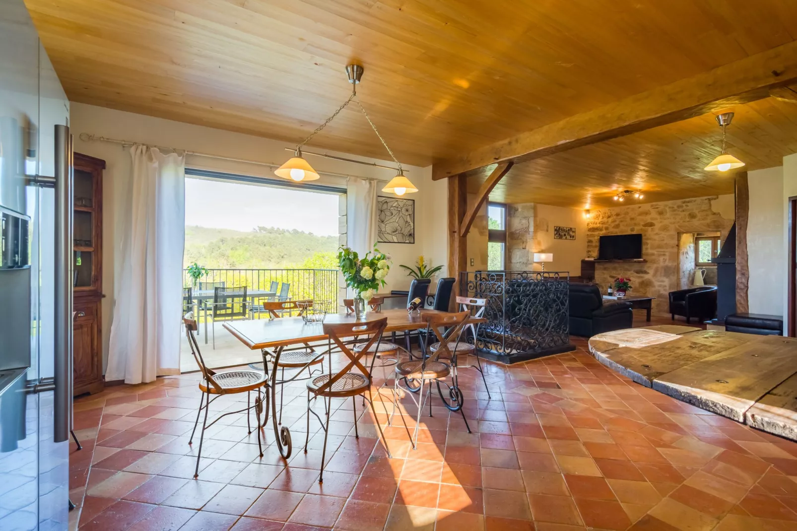 Maison de vacances Mazeyrolles 8p-Dining room