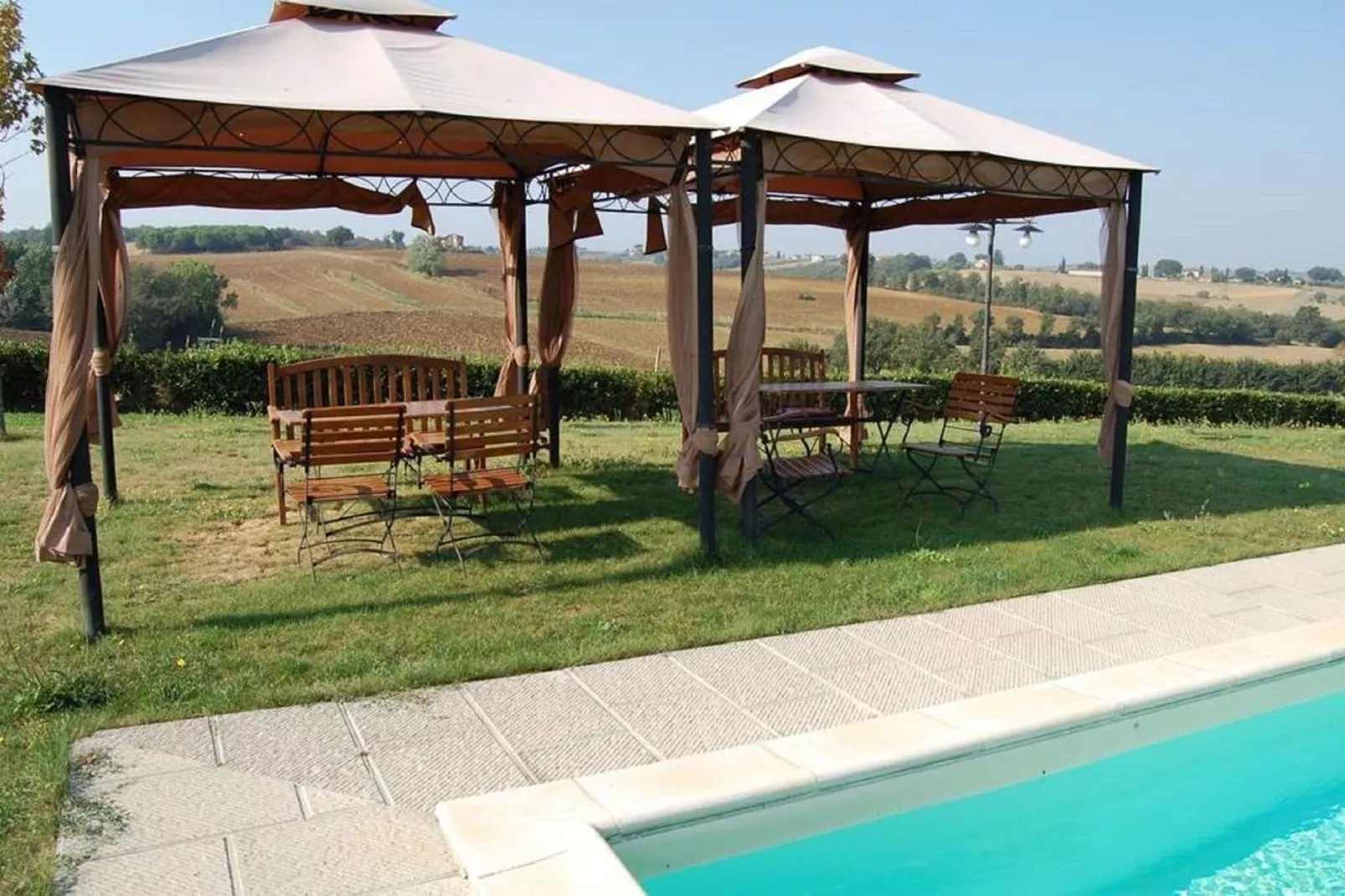 Luna Chiara-Pool