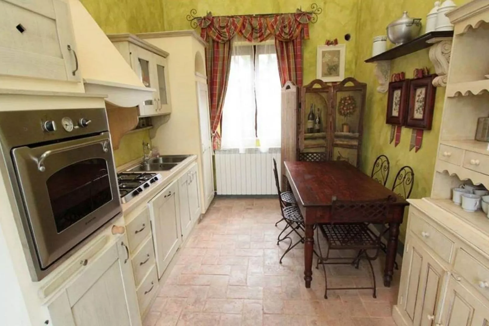 Luna Chiara-Kitchen