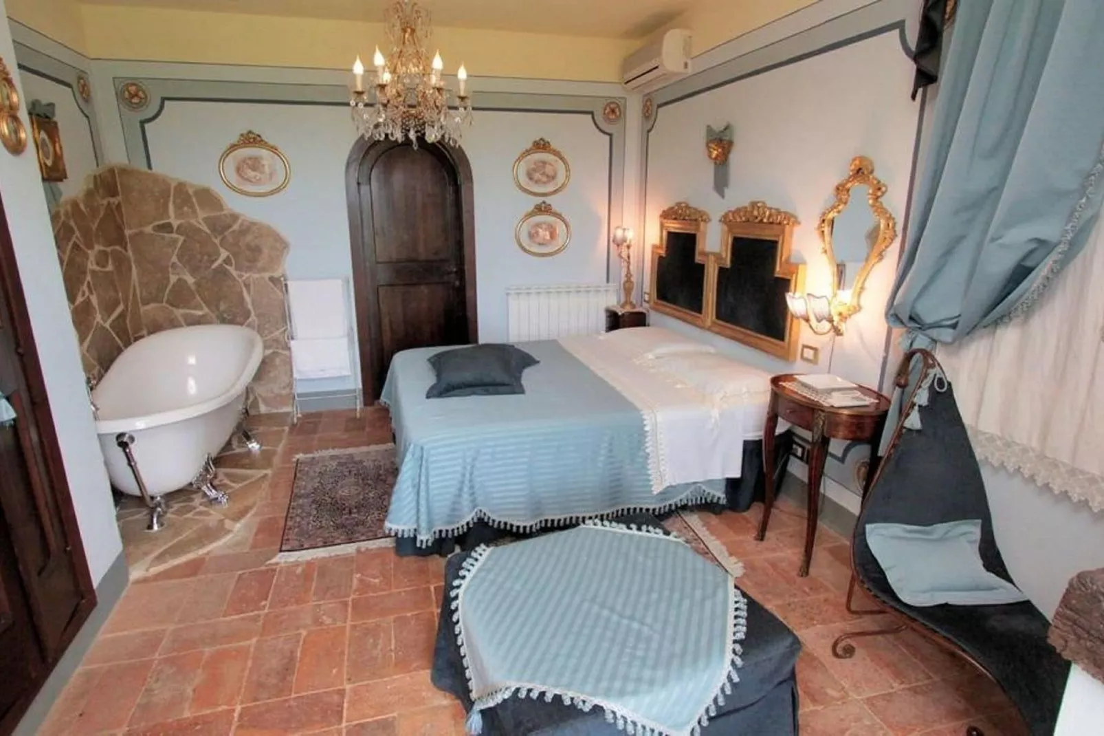 Luna Chiara-Bedroom