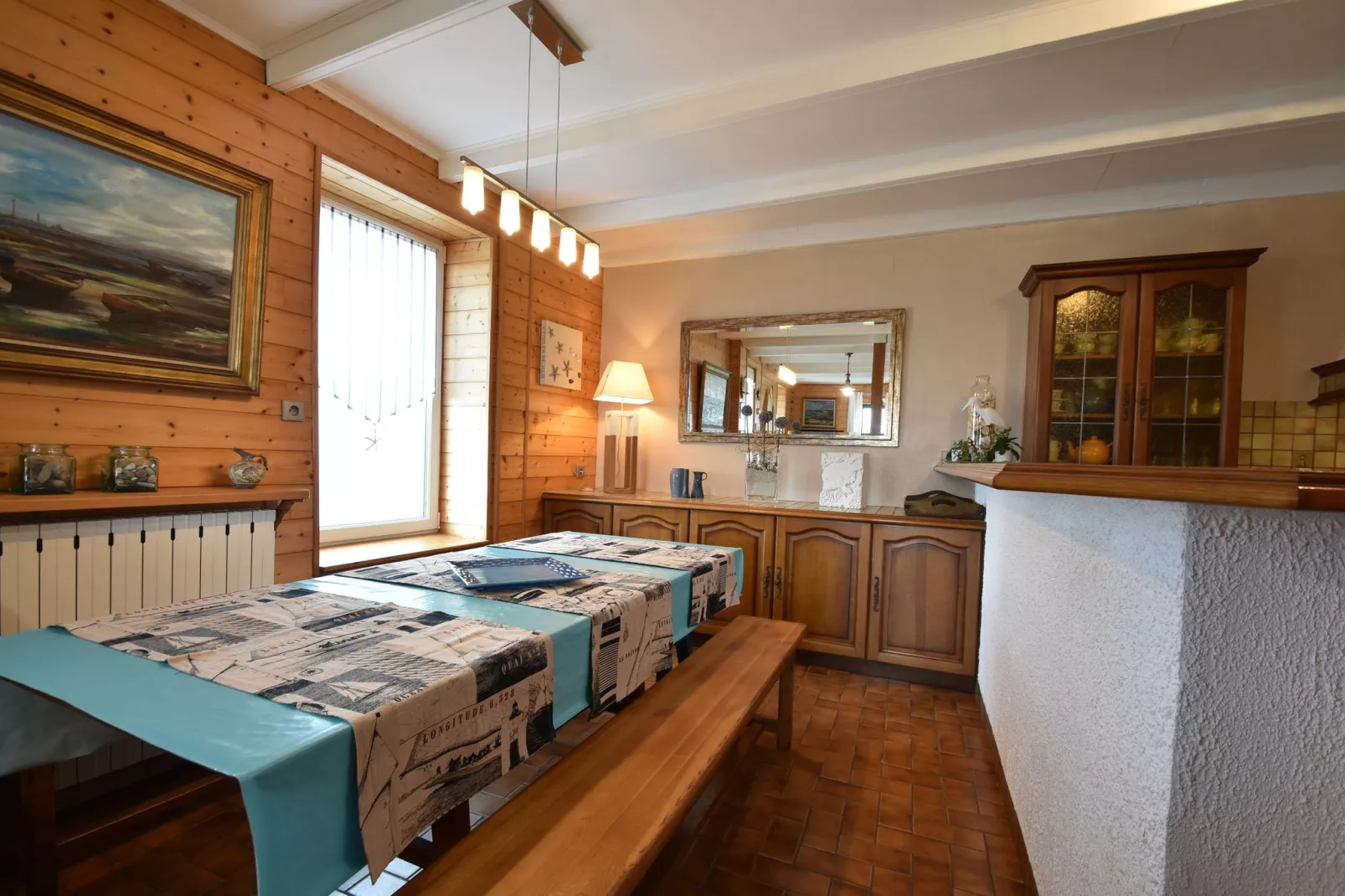 Contre Vents et Marées-Dining room