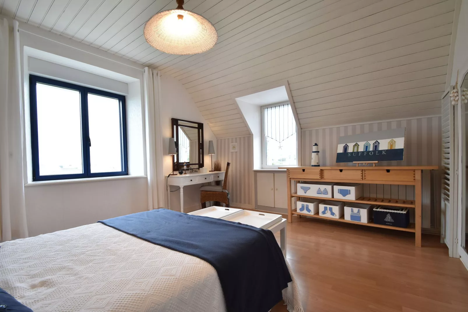 Contre Vents et Marées-Bedroom