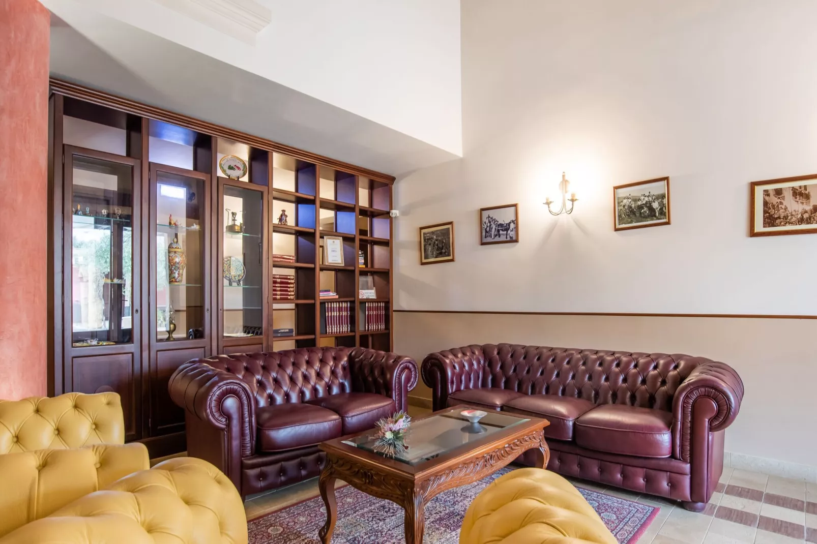 Bilo Badiula-Living room
