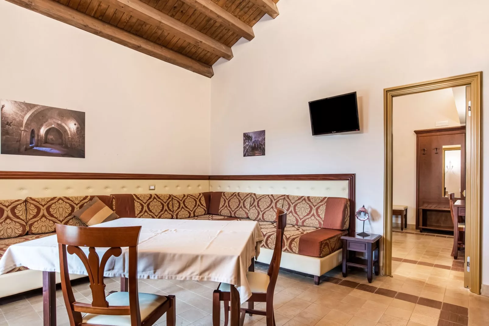 Bilo Badiula-Dining room