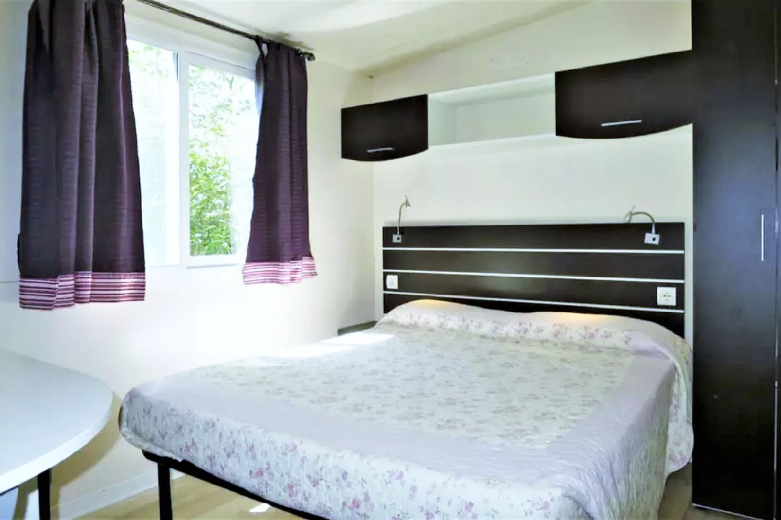 Mobil Home LARGE-Bedroom