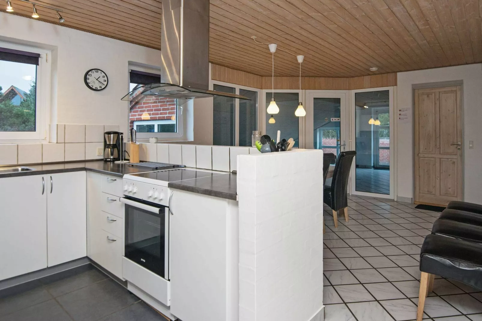 Seaside Retreat with Pool - By Traum Ferienwohnungen-Indoor