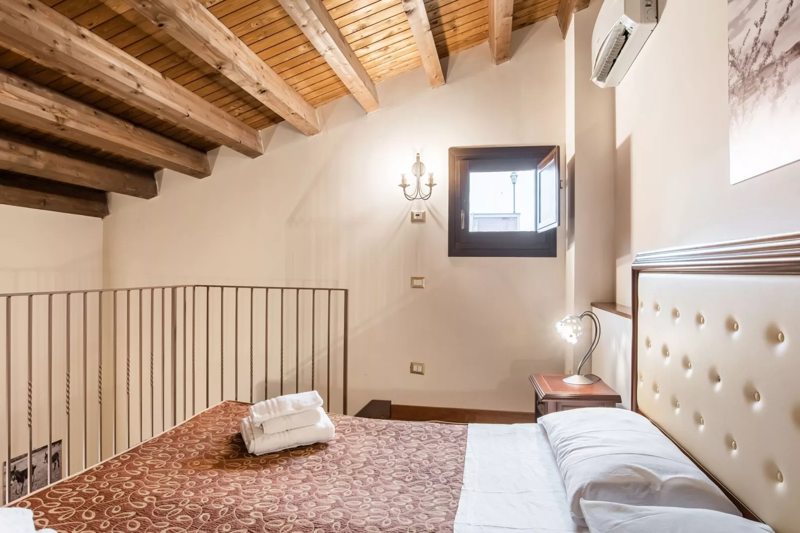 Mono Carlentini-Bedroom