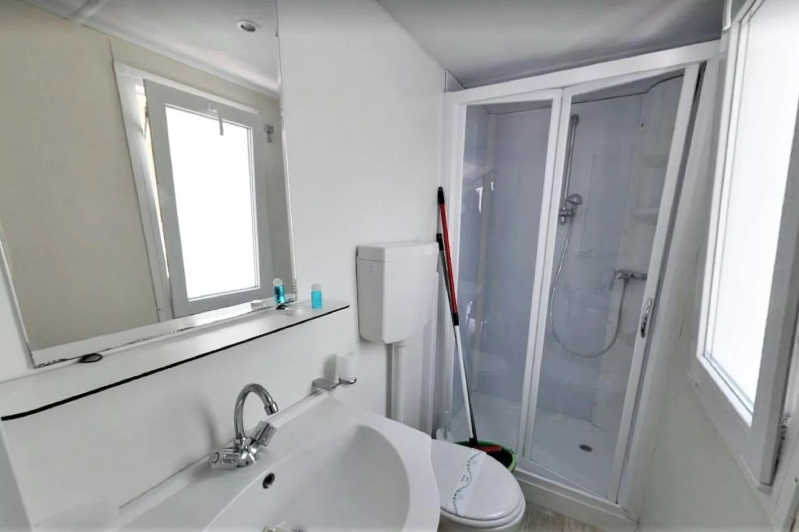 Mobil Home-Bathroom