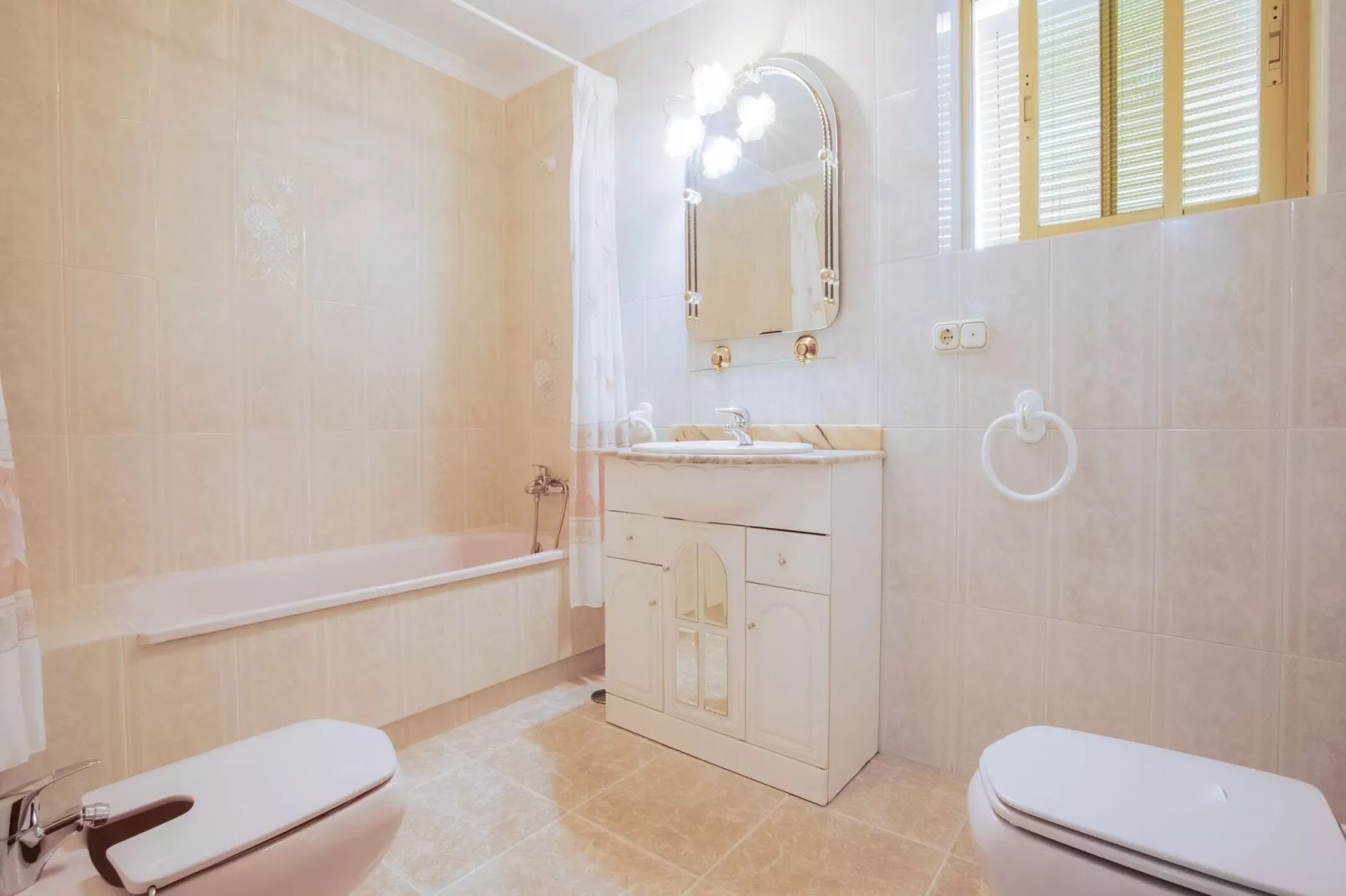 La Loma-Bathroom