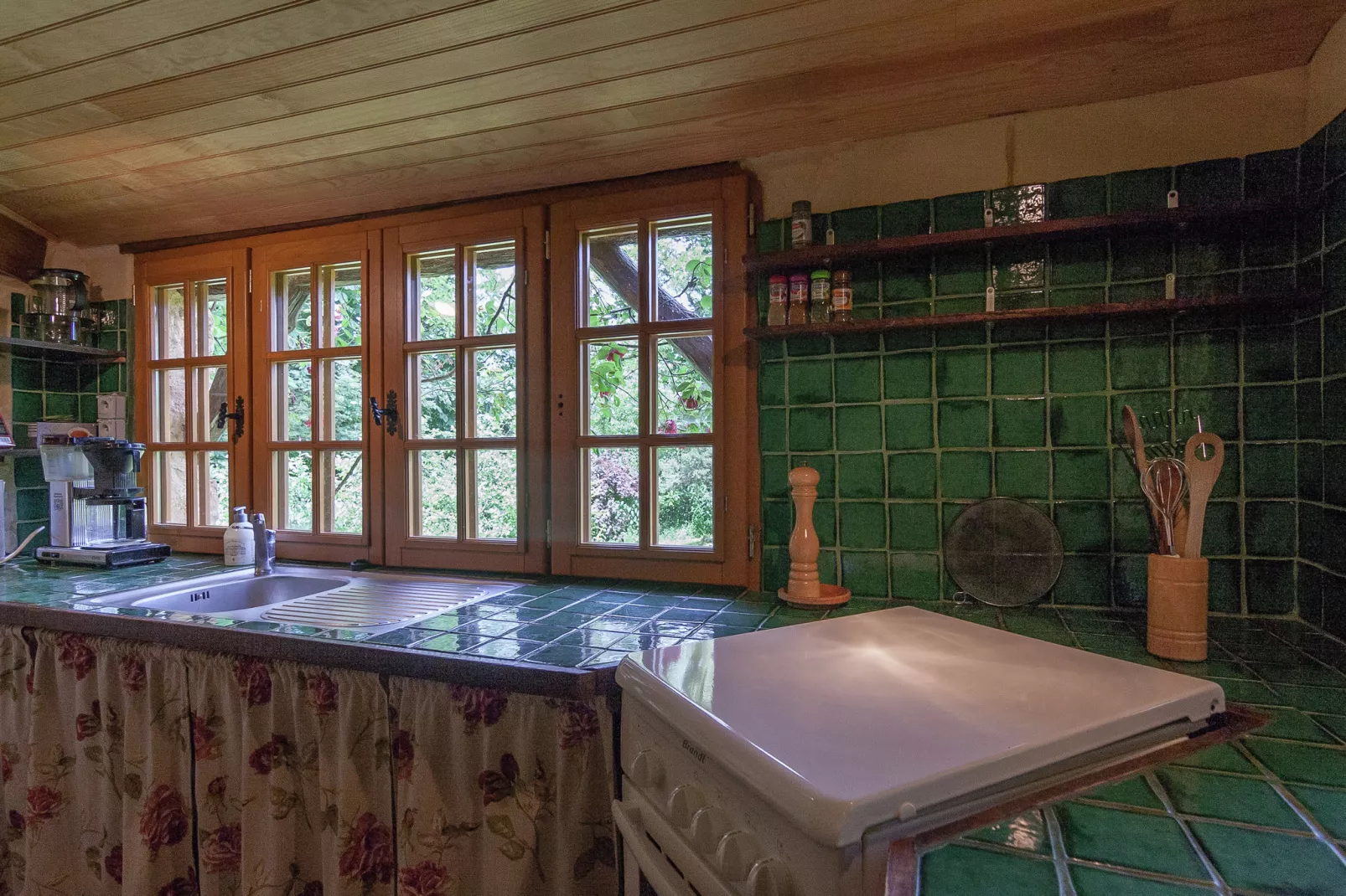 La Chaumière-Kitchen