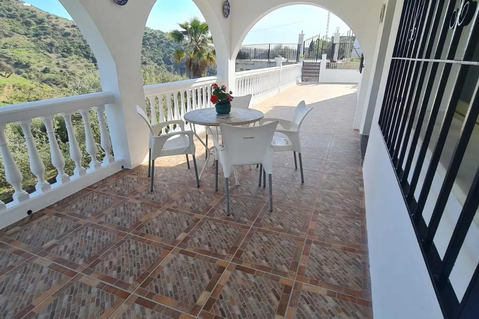La Loma-Terrace balcony